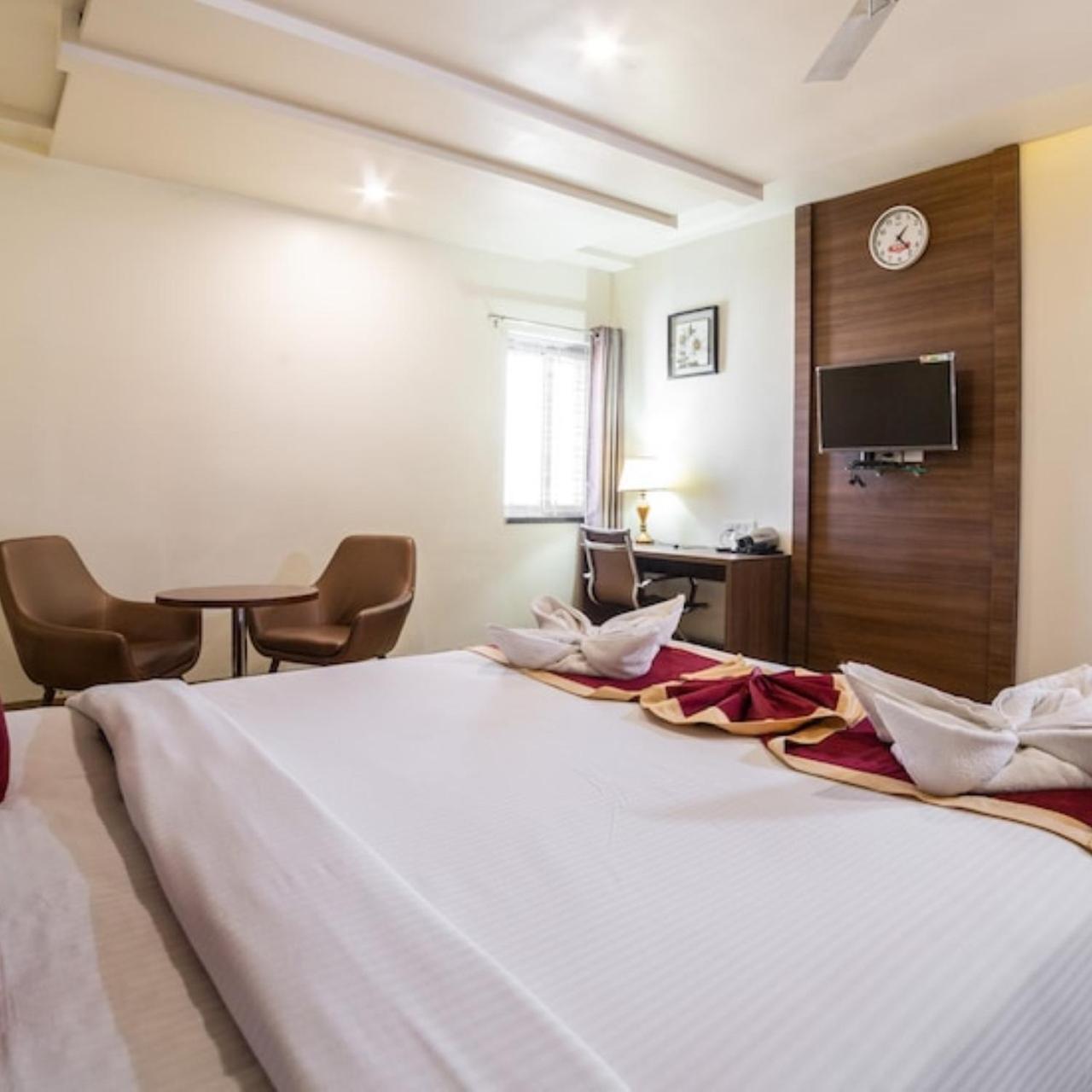 Hotel Svm Grand Medipally Hyderabad Exteriör bild