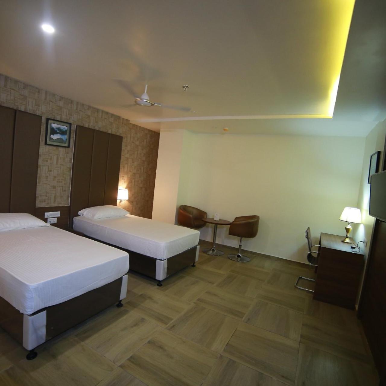 Hotel Svm Grand Medipally Hyderabad Exteriör bild