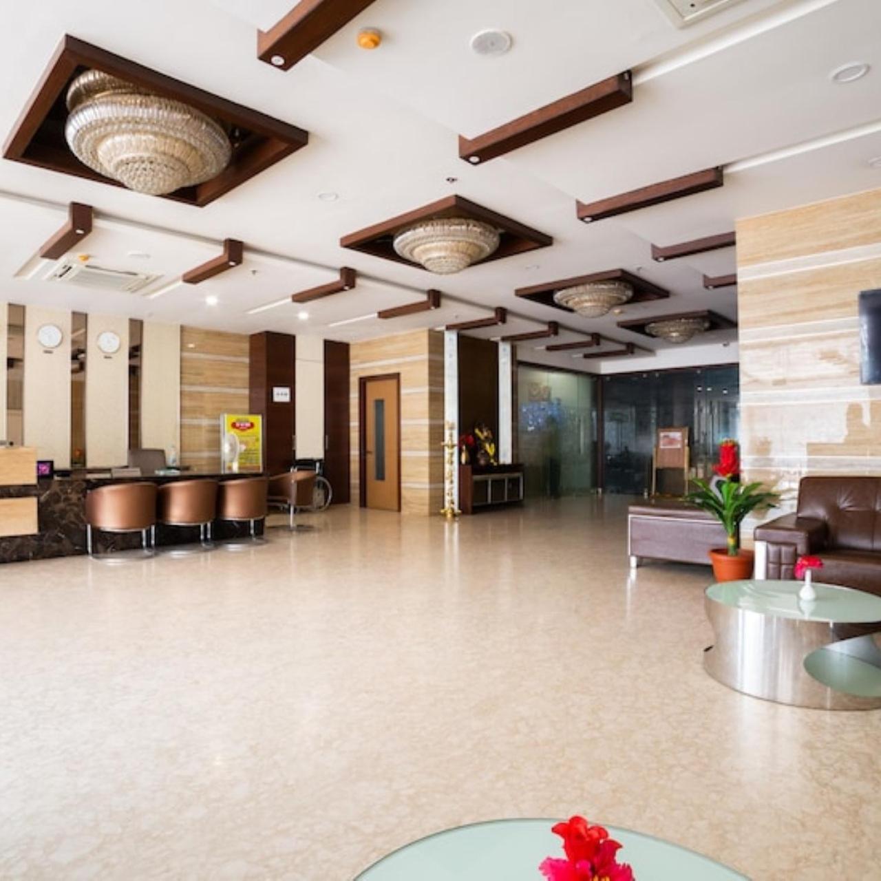 Hotel Svm Grand Medipally Hyderabad Exteriör bild