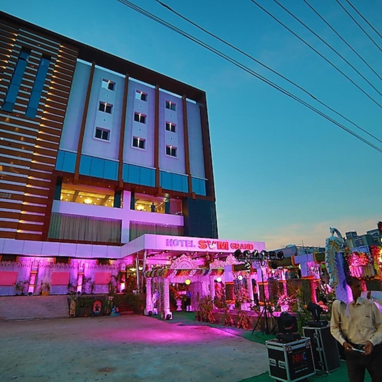 Hotel Svm Grand Medipally Hyderabad Exteriör bild