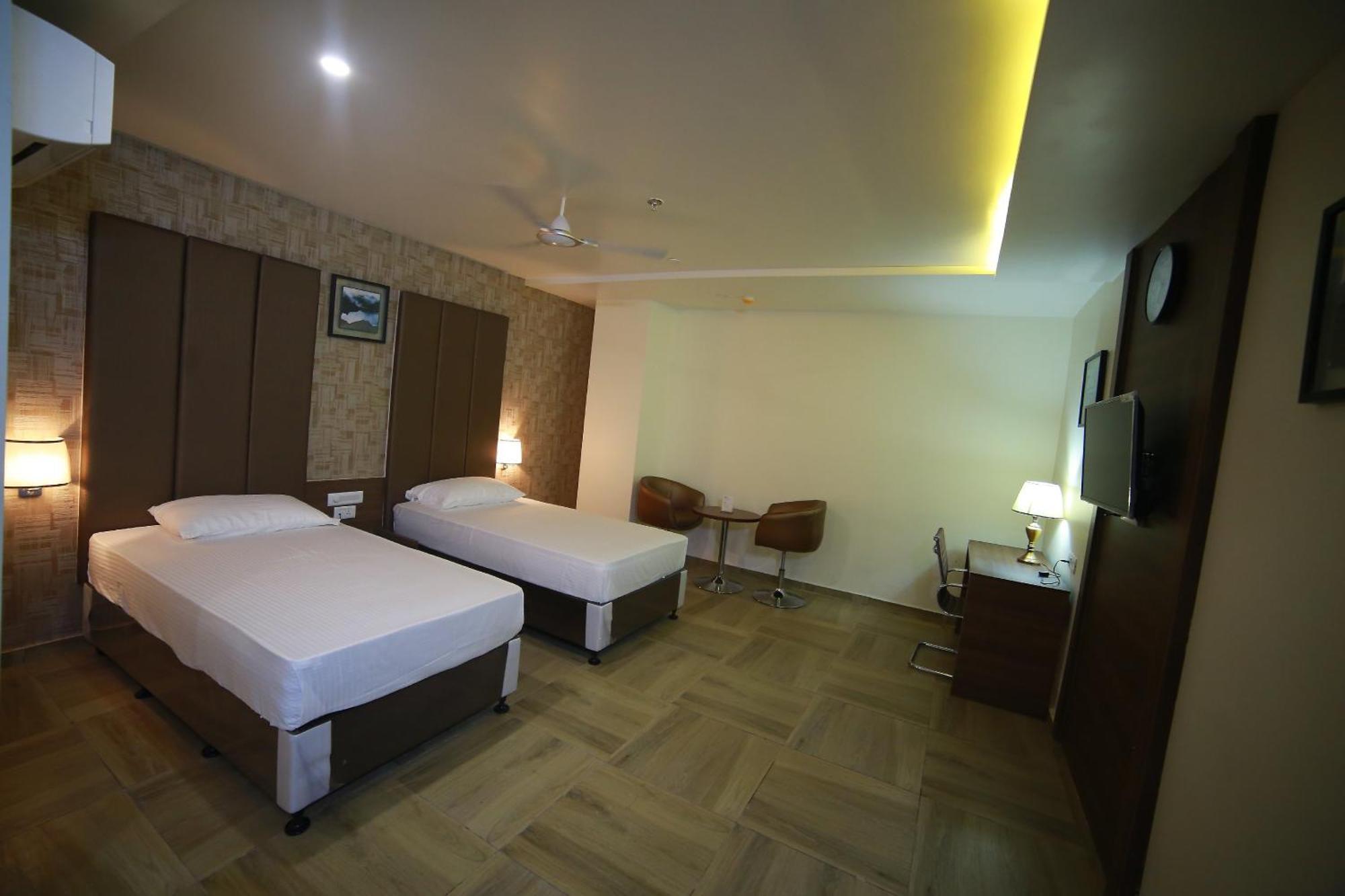 Hotel Svm Grand Medipally Hyderabad Exteriör bild