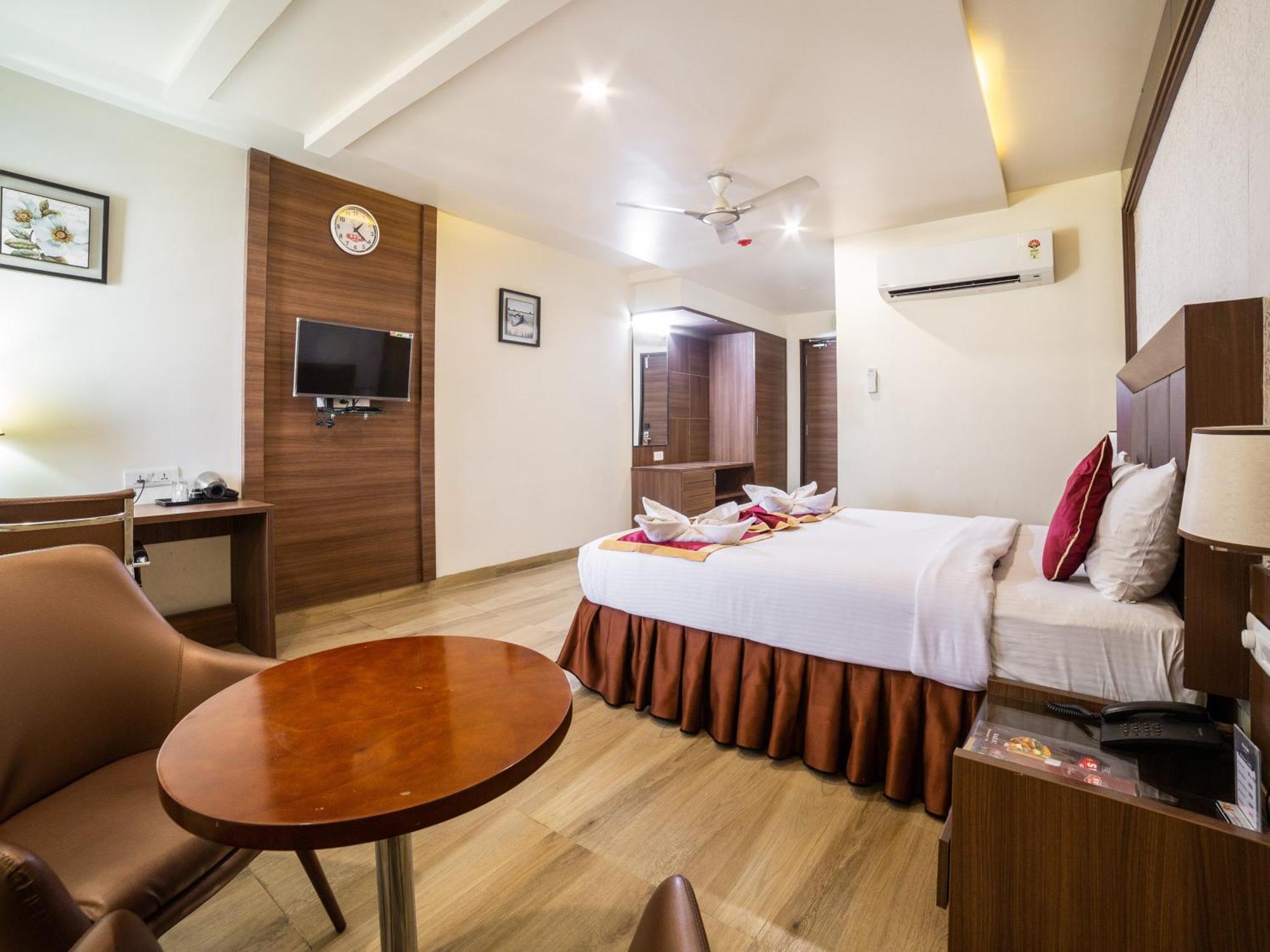 Hotel Svm Grand Medipally Hyderabad Exteriör bild
