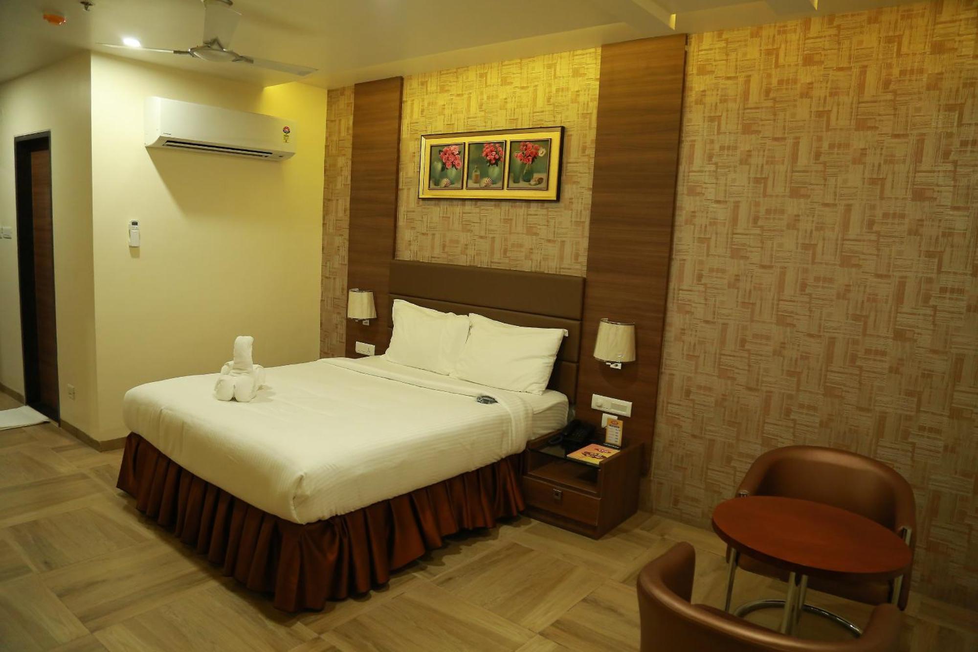 Hotel Svm Grand Medipally Hyderabad Exteriör bild