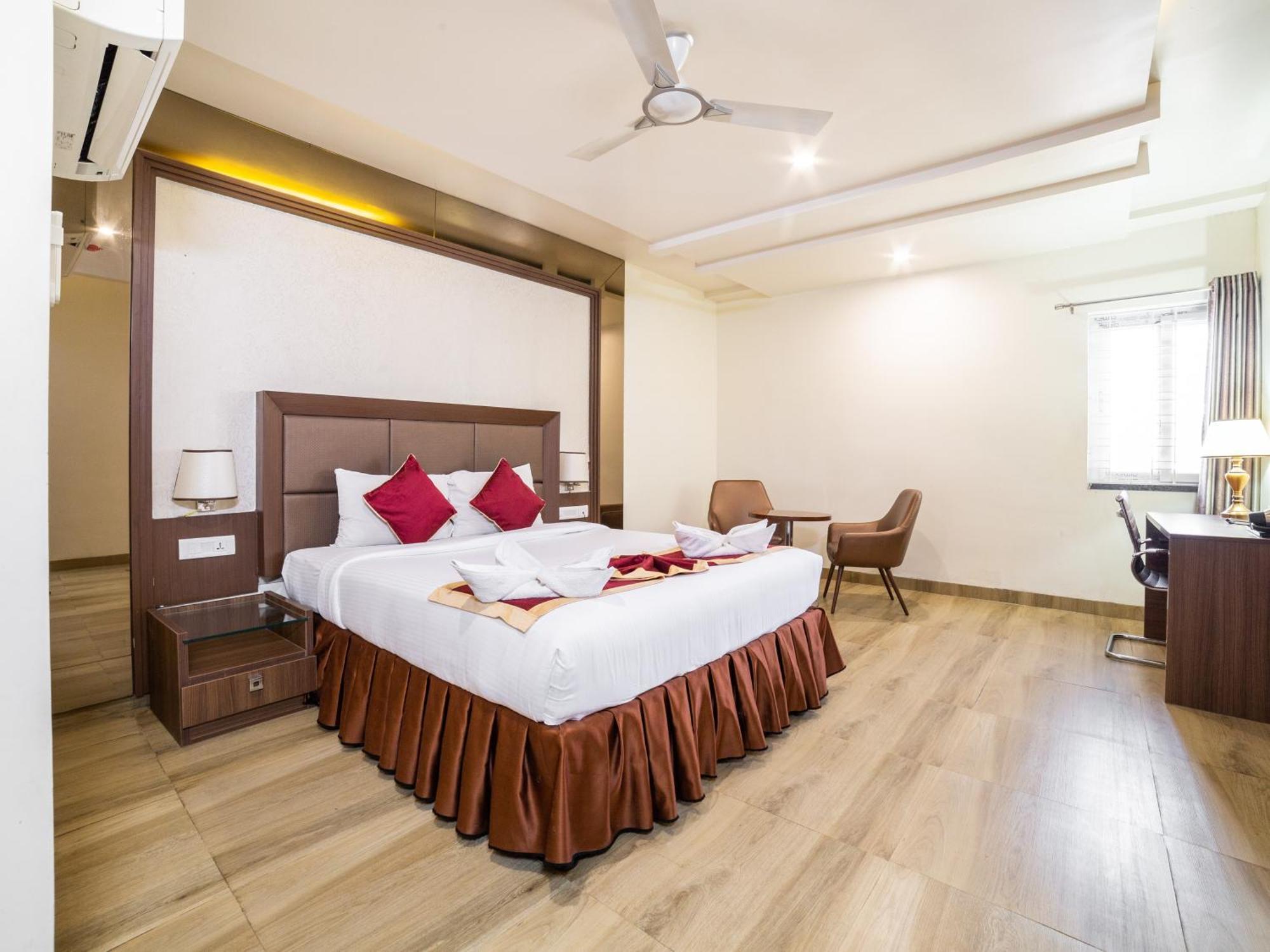 Hotel Svm Grand Medipally Hyderabad Exteriör bild